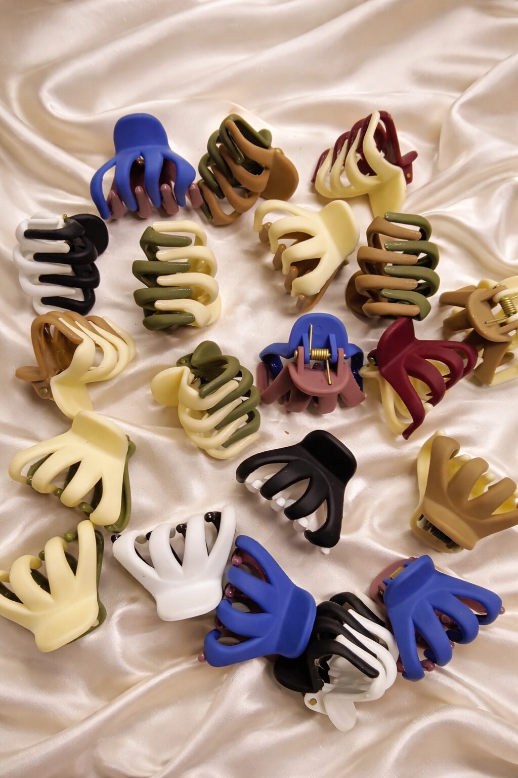 matte dule colour hair claw clips (set of 6) matte dule colour hair claw clips (set of 6)
